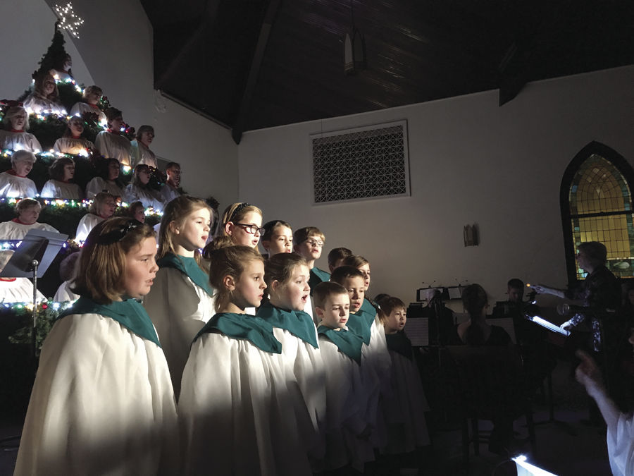 J-OBC-Singing Christmas Tree_8028.jpg